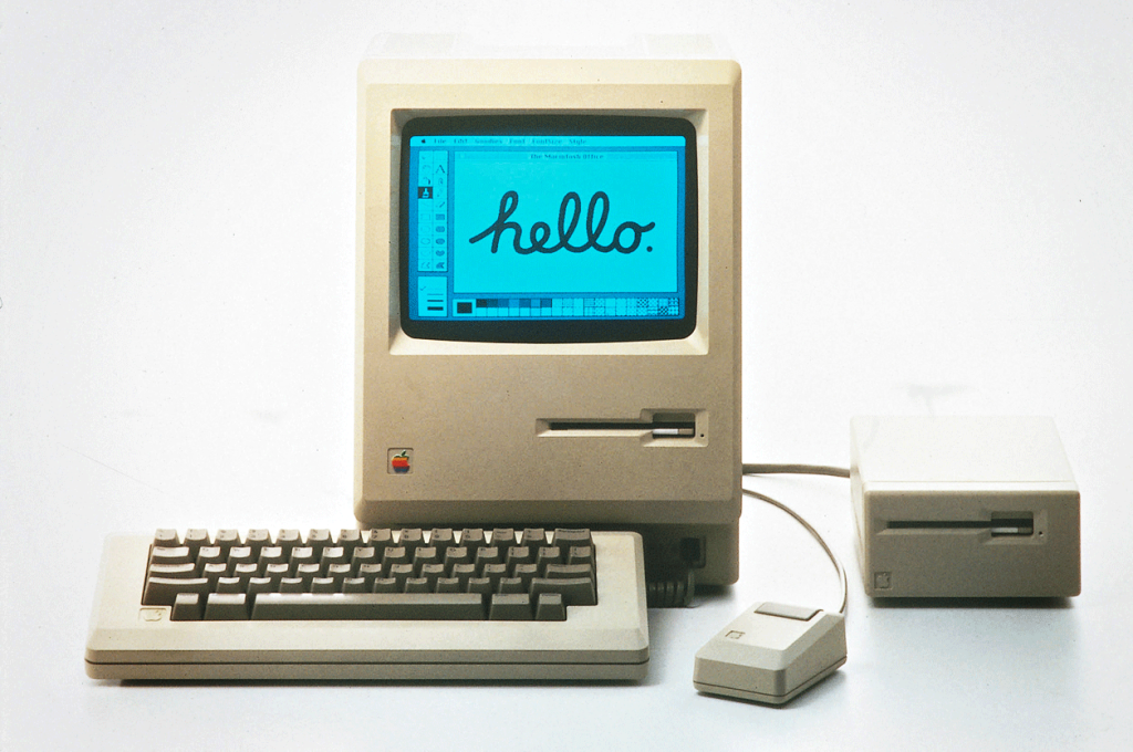 Primeiro modelo do Apple Macintosh, lançado em 1984